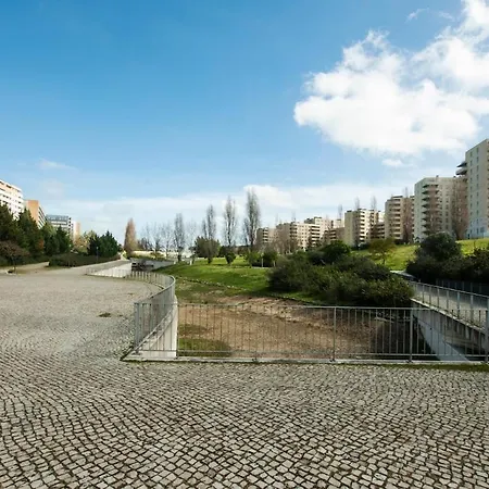 Apartment Cost Airport Whole